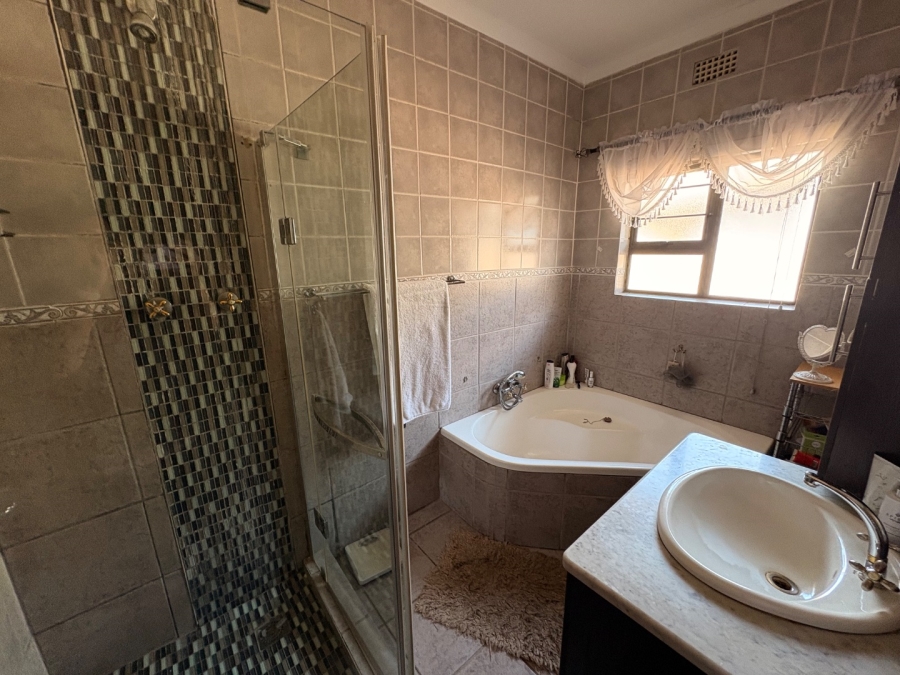 3 Bedroom Property for Sale in Neserhof North West